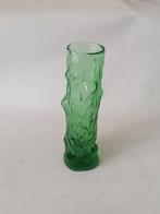 19 cm hoog groene vaas, Antiek en Kunst, Antiek | Glas en Kristal, Ophalen of Verzenden