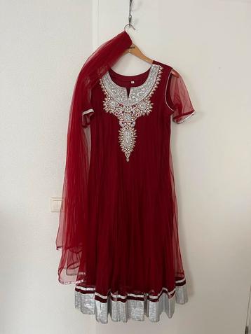 Hindustan Rode Jurk met Zilveren Details - Maat XL beschikbaar voor biedingen