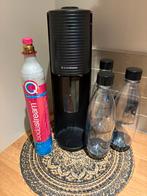 Zwarte Sodastream met drie flessen en twee cilinders, Witgoed en Apparatuur, Ophalen of Verzenden, Zo goed als nieuw
