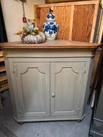 Brocante hoekkast / kast, Ophalen, Studio Larilo, Studiolarilo@gmail.com, Zo goed als nieuw