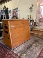 Turn kast, Sport en Fitness, Turnen, Ophalen of Verzenden, Gebruikt, Bruin, Materiaal