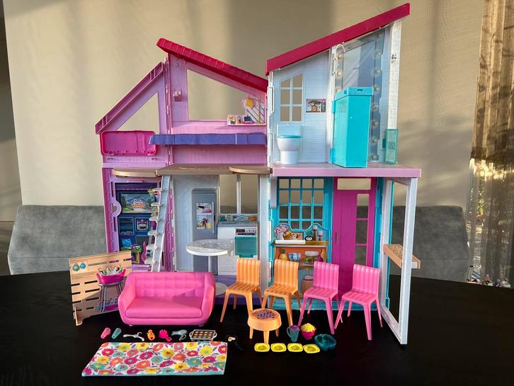 Barbie Malibu huis incl. meubels en accessoires, Kinderen en Baby's, Speelgoed | Poppenhuizen, Gebruikt, Poppenhuis, Ophalen