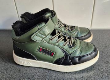 Jongens hoge schoenen. beschikbaar voor biedingen