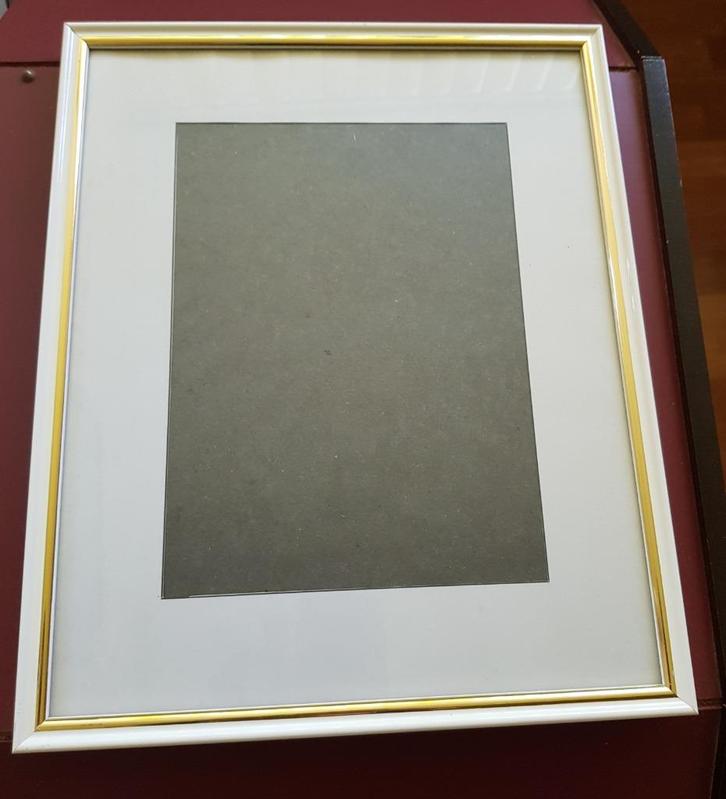 Wit fotolijstje van hout met goudkl. rand 32 bij 27 cm, Audio, Tv en Foto, Fotografie | Fotolijsten, Zo goed als nieuw, Ophalen