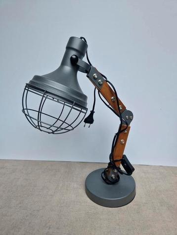 Industriële tafellamp  beschikbaar voor biedingen