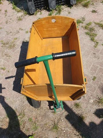 Houten bolderkar beschikbaar voor biedingen