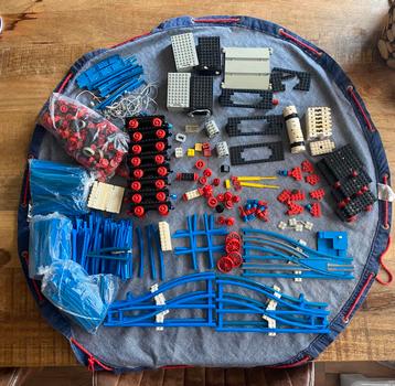 Lego partij trein 4.5v en 12v onderdelen a ruim 3kg beschikbaar voor biedingen
