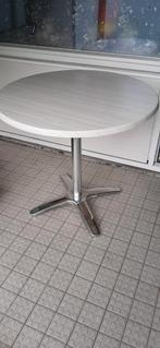 Mooie bistro tafel met 4 gratis groene tuinstoelen. 73 x 80., Huis en Inrichting, Tafels | Statafels, Ophalen, Nieuw