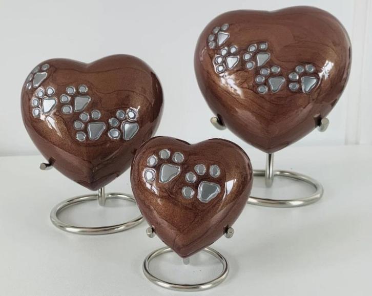 Urnen in hartvorm bruin met pootafdruk, Huis en Inrichting, Woonaccessoires | Vazen, Nieuw, Overige kleuren, Minder dan 50 cm