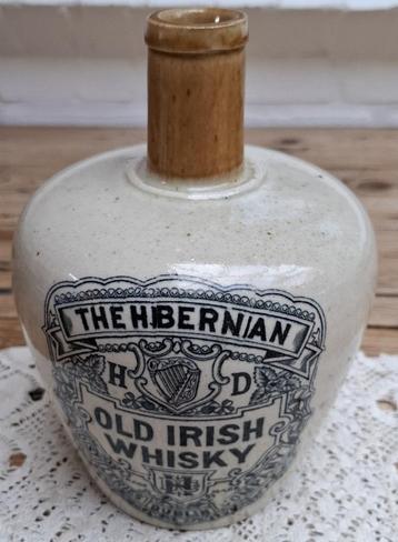 Antieke Ierse Whisky kruik, The Hibernian old Irish Whisky beschikbaar voor biedingen