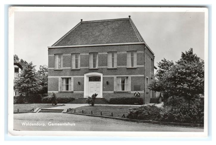Woldendorp, Gemeentehuis., Verzamelen, Ansichtkaarten | Nederland, Gelopen, Groningen, 1940 tot 1960, Verzenden