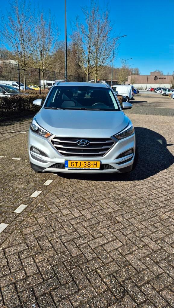Hyundai Tucson 1.6 GDi 132pk 2016 Grijs, Auto's, Hyundai, Particulier, Tucson, 360° camera, ABS, Achteruitrijcamera, Benzine, SUV of Terreinwagen