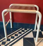 Design kruk met kunststof zitting wit vintage Thonet style, Huis en Inrichting, Krukjes, Ophalen of Verzenden, Staal