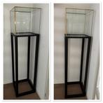 2 zuilen met glazen vitrine kubussen, Ophalen, Zo goed als nieuw