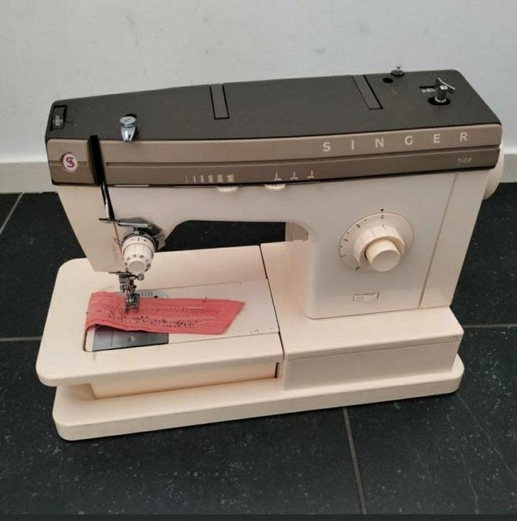 SINGER NAAIMACHINE,95 Watt,7102,crème,beschermkap, Hobby en Vrije tijd, Naaimachines en Toebehoren, Zo goed als nieuw, Naaimachine
