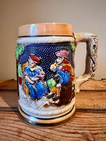Retro bierpul of stein voor oktoberfest vintage drinkbeker beschikbaar voor biedingen