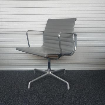 Vitra EA 108 Design Stoel | Vergaderstoel | Grijs | Leer beschikbaar voor biedingen