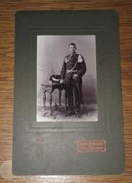 Foto Huzaar 2e Regiment Atilla kolbak sabel militair Venlo, Verzamelen, Ophalen of Verzenden, Landmacht, Nederland