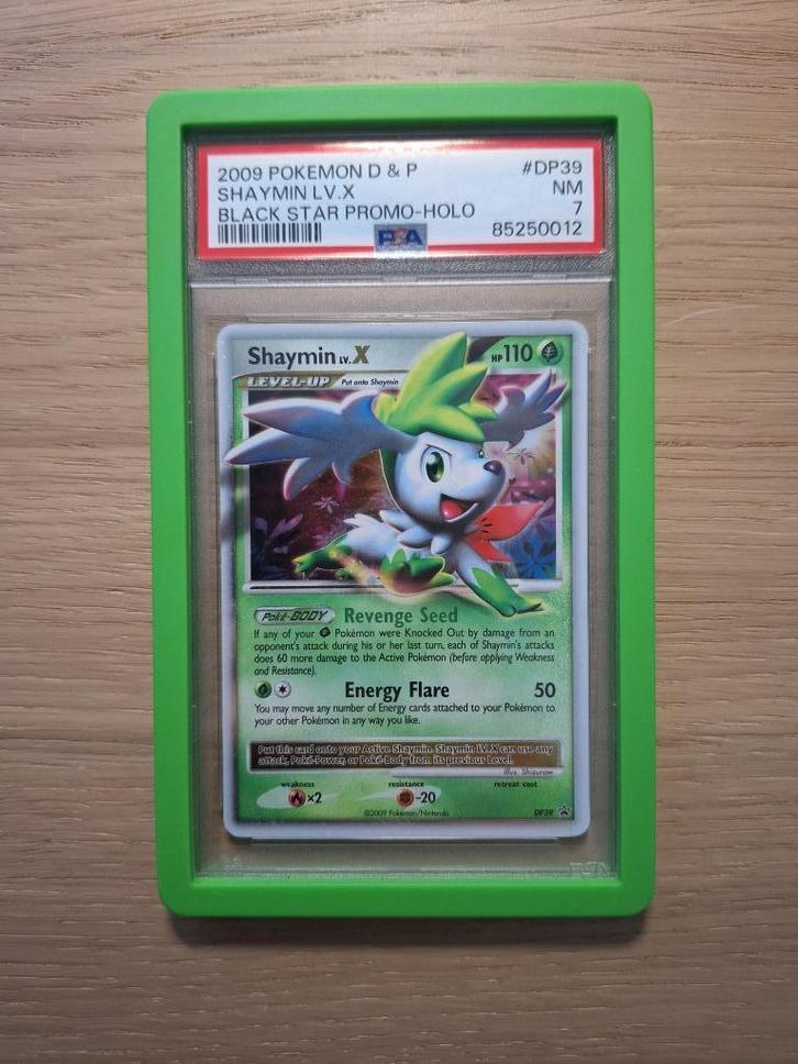 Shaymin DP39 PSA 7 Black Star Promo, Hobby en Vrije tijd, Verzamelkaartspellen | Pokémon, Nieuw, Losse kaart, Ophalen of Verzenden