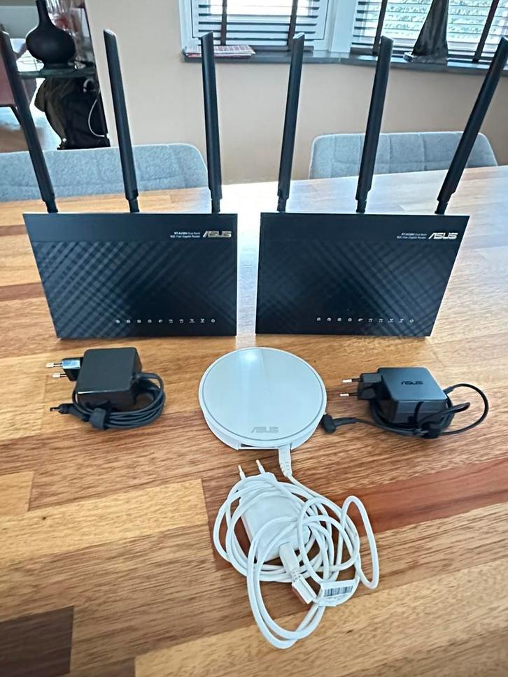 2x Asus RT-AC68U gigabit router en 1 Asus lyra accespoint, Computers en Software, Routers en Modems, Zo goed als nieuw, Ophalen of Verzenden