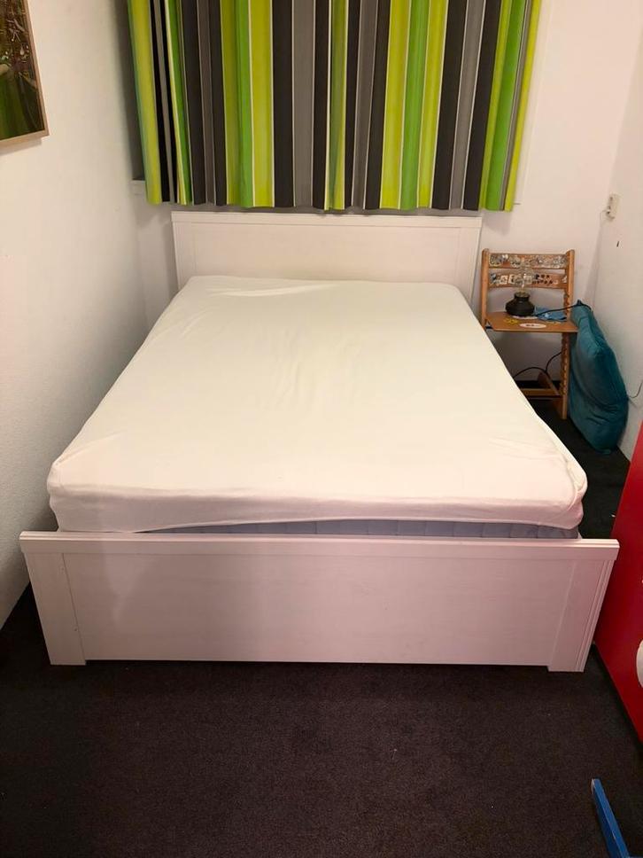 IKEA bedframe 140x200 met matras, Huis en Inrichting, Slaapkamer | Bedden, Tweepersoons, 140 cm, Hout, Wit, Ophalen