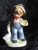 Vega Beeldje Jongen Met Gans Aardewerk, Verzamelen, Beelden en Beeldjes, Ophalen, Zo goed als nieuw, Mens