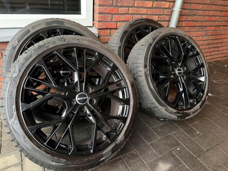 Velgenset Cupra Born / Volkswagen ID3 215/45/20, Auto-onderdelen, Banden en Velgen, Banden en Velgen, Zomerbanden, 20 inch, 215 mm