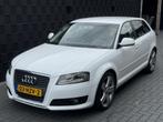 Audi A3 Sportback 1.8 TFSI Attr. B.E| WIT| DAB+| 18”| TREKHA, Voorwielaandrijving, Gebruikt, 1295 kg, 4 cilinders