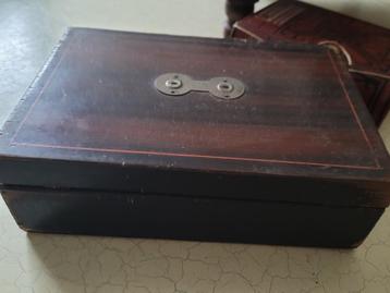 Vintage houten opberg kistje beschikbaar voor biedingen