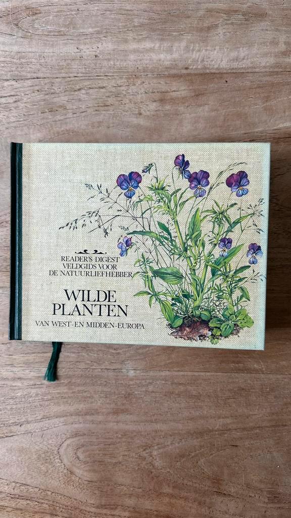 Wilde planten van West- en Midden-Europa - Hardcover, Boeken, Natuur, Gelezen, Bloemen, Planten en Bomen, Ophalen of Verzenden