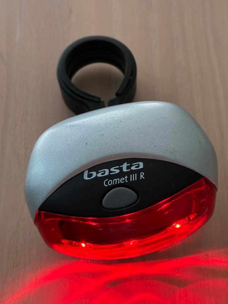 AXA Fiets Achterlicht LED - Knipperstand & Constant Licht, Fietsen en Brommers, Fietsaccessoires | Fietsverlichting, Achterlicht