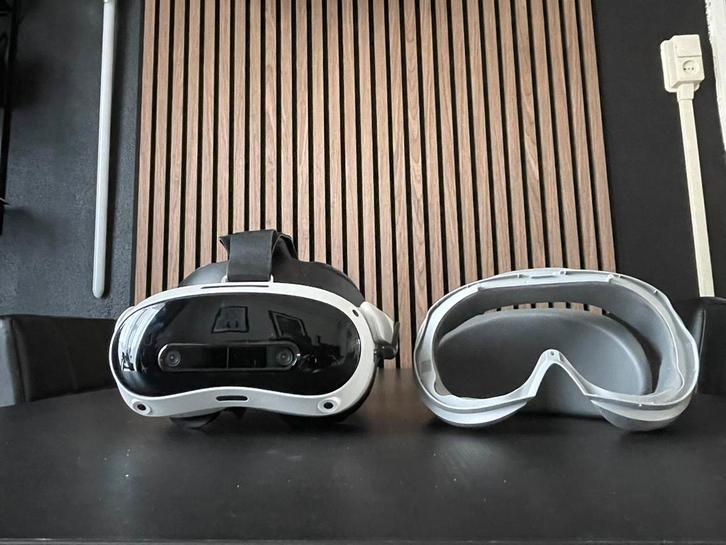 PICO 4 ultra 256GB + accessoires, Spelcomputers en Games, Virtual Reality, Zo goed als nieuw, Ophalen