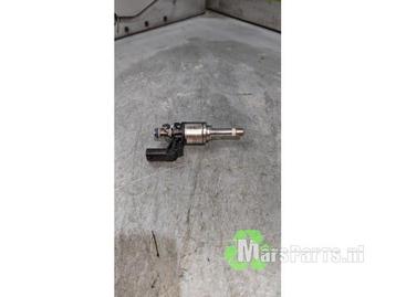 Injector (benzine injectie) van een Volkswagen Golf beschikbaar voor biedingen