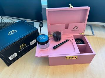 Stashbox met luchtdichte potjes incl grinder / kruidenmolen beschikbaar voor biedingen