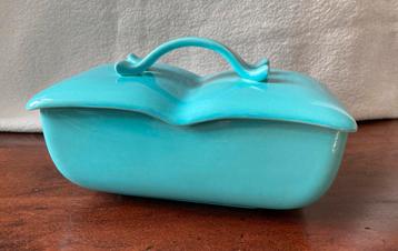 Antieke koekdoos van aardewerk beschikbaar voor biedingen