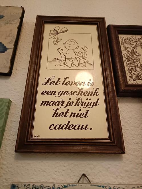 Vintage Wandtegel met Spreuk - Het Leven is een Geschenk, Antiek en Kunst, Antiek | Woonaccessoires, Ophalen of Verzenden