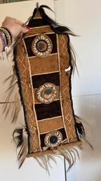 Etnografisch wandornament – leer, schelpen & dierenvacht, Huis en Inrichting, Woonaccessoires | Wanddecoraties, Ophalen of Verzenden