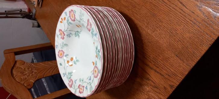 Diepe borden Churchill Briar Rose, Huis en Inrichting, Keuken | Servies, Bord(en), Overige stijlen, Porselein, Ophalen