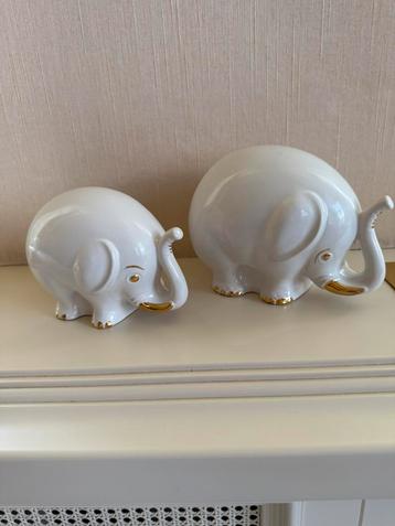 2 schitterende porcelain okifanten met goudkleur afgezet beschikbaar voor biedingen