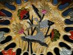 Schaal met geëmailleerde kraanvogels en bloemen / lelies, Ophalen of Verzenden
