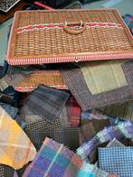 Tweed lapjes in antieke naaimand, Ophalen of Verzenden, Overige typen