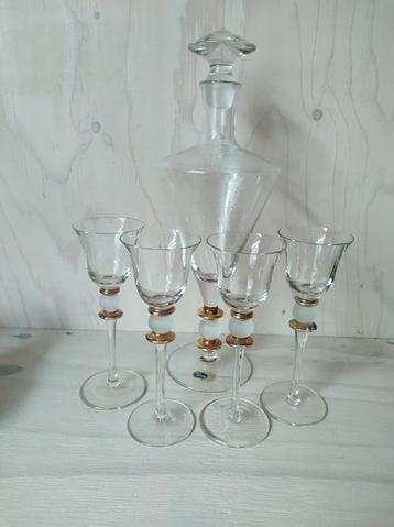 Prachtige set: 4 goudkleurige glazen met karaf. Merk: Diva. beschikbaar voor biedingen