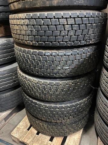 Vrachtwagenbanden 275/70/22,5 op velg  beschikbaar voor biedingen