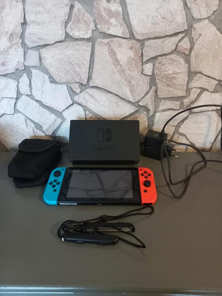 Nintendo Switch + Reiskoffer, Spelcomputers en Games, Spelcomputers | Nintendo Switch, Zo goed als nieuw, Switch Original, Met 1 controller