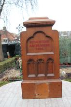 Sokkel van kruis van de Missie., Ophalen