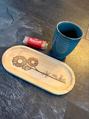 koffie plankje met mok beschikbaar voor biedingen