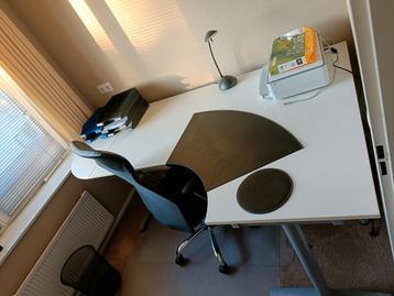 Bureau met Stoel - In Hoogte Verstelbaar beschikbaar voor biedingen