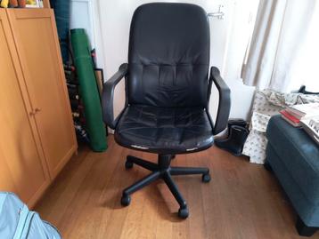 Zwart leren bureau stoel beschikbaar voor biedingen
