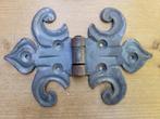 Antieke oude smeedijzeren scharnieren deur luik raam, Verzenden, Zo goed als nieuw, IJzer, Scharnier