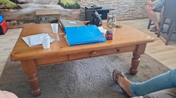 GRATIS - Grenen salon tafel met laatje beschikbaar voor biedingen